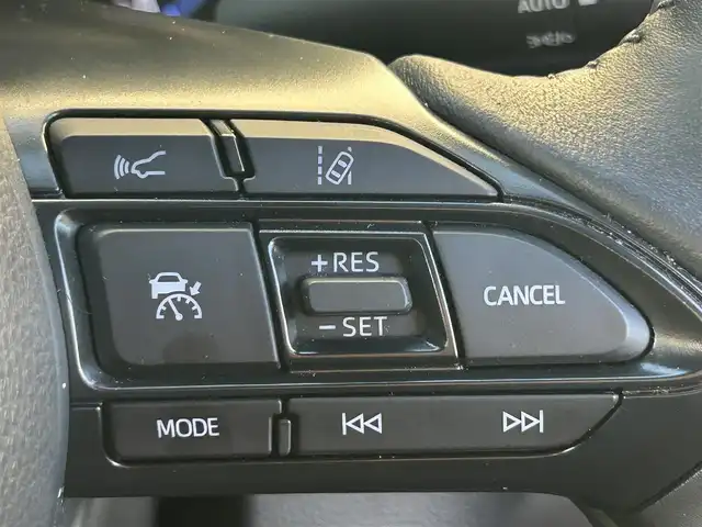 トヨタ ヤリスクロス ハイブリッド Z アドベンチャー 熊本県 2023(令5)年 1.2万km ブラックマイカ/ベージュ 2トーン 純正ナビ/・AM/FM/CD/USB/BT/・AppleCarPlay/AndroidAuto/・フルセグTV/全周囲カメラ/・フロント/サイド/バック/トヨタセーフティセンス/・レーントレーシングアラート/・プリクラッシュセーフティシステム/・ブラインドスポットモニター/・クリアランスソナー/・リヤクロストラフィックアラート/・パーキングサポートブレーキ/・ロードサインアシスト/・車両接近通報装置/・オートマチックハイビーム/・レーダークルーズコントロール/前後コーナーセンサー/革巻きステアリング/・ステアリングリモコン/・ステアリングヒーター/オートライト/・LEDライト/・ヘッドライトレベライザー/純正ETC/ハーフレザーシート/・D/N席シートヒーター/・D席パワーシート/前後ドライブレコーダー（TZ-DR210）/電動格納ミラー/・ウィンカーミラー/ドアバイザー/純正アルミホイール/純正フロアマット/スマートキー