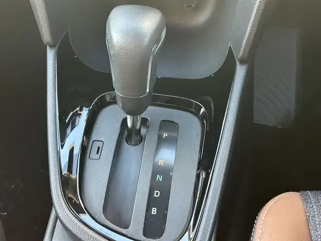 トヨタ ヤリスクロス ハイブリッド Z アドベンチャー 熊本県 2023(令5)年 1.2万km ブラックマイカ/ベージュ 2トーン 純正ナビ/・AM/FM/CD/USB/BT/・AppleCarPlay/AndroidAuto/・フルセグTV/全周囲カメラ/・フロント/サイド/バック/トヨタセーフティセンス/・レーントレーシングアラート/・プリクラッシュセーフティシステム/・ブラインドスポットモニター/・クリアランスソナー/・リヤクロストラフィックアラート/・パーキングサポートブレーキ/・ロードサインアシスト/・車両接近通報装置/・オートマチックハイビーム/・レーダークルーズコントロール/前後コーナーセンサー/革巻きステアリング/・ステアリングリモコン/・ステアリングヒーター/オートライト/・LEDライト/・ヘッドライトレベライザー/純正ETC/ハーフレザーシート/・D/N席シートヒーター/・D席パワーシート/前後ドライブレコーダー（TZ-DR210）/電動格納ミラー/・ウィンカーミラー/ドアバイザー/純正アルミホイール/純正フロアマット/スマートキー