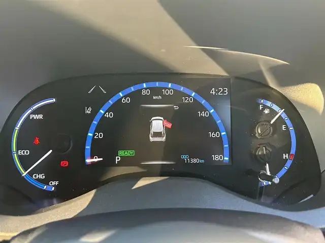 トヨタ ヤリスクロス ハイブリッド Z アドベンチャー 熊本県 2023(令5)年 1.2万km ブラックマイカ/ベージュ 2トーン 純正ナビ/・AM/FM/CD/USB/BT/・AppleCarPlay/AndroidAuto/・フルセグTV/全周囲カメラ/・フロント/サイド/バック/トヨタセーフティセンス/・レーントレーシングアラート/・プリクラッシュセーフティシステム/・ブラインドスポットモニター/・クリアランスソナー/・リヤクロストラフィックアラート/・パーキングサポートブレーキ/・ロードサインアシスト/・車両接近通報装置/・オートマチックハイビーム/・レーダークルーズコントロール/前後コーナーセンサー/革巻きステアリング/・ステアリングリモコン/・ステアリングヒーター/オートライト/・LEDライト/・ヘッドライトレベライザー/純正ETC/ハーフレザーシート/・D/N席シートヒーター/・D席パワーシート/前後ドライブレコーダー（TZ-DR210）/電動格納ミラー/・ウィンカーミラー/ドアバイザー/純正アルミホイール/純正フロアマット/スマートキー