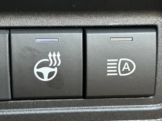 トヨタ ヤリスクロス ハイブリッド Z アドベンチャー 熊本県 2023(令5)年 1.2万km ブラックマイカ/ベージュ 2トーン 純正ナビ/・AM/FM/CD/USB/BT/・AppleCarPlay/AndroidAuto/・フルセグTV/全周囲カメラ/・フロント/サイド/バック/トヨタセーフティセンス/・レーントレーシングアラート/・プリクラッシュセーフティシステム/・ブラインドスポットモニター/・クリアランスソナー/・リヤクロストラフィックアラート/・パーキングサポートブレーキ/・ロードサインアシスト/・車両接近通報装置/・オートマチックハイビーム/・レーダークルーズコントロール/前後コーナーセンサー/革巻きステアリング/・ステアリングリモコン/・ステアリングヒーター/オートライト/・LEDライト/・ヘッドライトレベライザー/純正ETC/ハーフレザーシート/・D/N席シートヒーター/・D席パワーシート/前後ドライブレコーダー（TZ-DR210）/電動格納ミラー/・ウィンカーミラー/ドアバイザー/純正アルミホイール/純正フロアマット/スマートキー