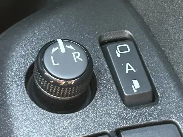 トヨタ ヤリスクロス ハイブリッド Z アドベンチャー 熊本県 2023(令5)年 1.2万km ブラックマイカ/ベージュ 2トーン 純正ナビ/・AM/FM/CD/USB/BT/・AppleCarPlay/AndroidAuto/・フルセグTV/全周囲カメラ/・フロント/サイド/バック/トヨタセーフティセンス/・レーントレーシングアラート/・プリクラッシュセーフティシステム/・ブラインドスポットモニター/・クリアランスソナー/・リヤクロストラフィックアラート/・パーキングサポートブレーキ/・ロードサインアシスト/・車両接近通報装置/・オートマチックハイビーム/・レーダークルーズコントロール/前後コーナーセンサー/革巻きステアリング/・ステアリングリモコン/・ステアリングヒーター/オートライト/・LEDライト/・ヘッドライトレベライザー/純正ETC/ハーフレザーシート/・D/N席シートヒーター/・D席パワーシート/前後ドライブレコーダー（TZ-DR210）/電動格納ミラー/・ウィンカーミラー/ドアバイザー/純正アルミホイール/純正フロアマット/スマートキー