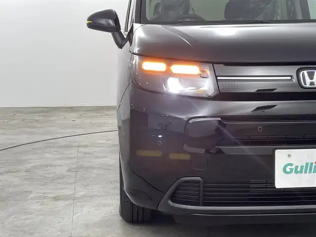 ホンダ フリード ハイブリット 福島県 2025(令7)年 0.1千km クリスタルブラックパール ホンダセンシング/・衝突軽減ブレーキ/・アダプティブクルーズコントロール/・先行車発進お知らせ/・歩行者事故低減ステアリング/・レーンキープアシスト/・標識認識機能/・トラフィックジャムアシスト/・BSM/・誤発進抑制/・後方誤発進抑制/・急アクセル抑制/・パーキングセンサー/純正9インチメモリーナビ/型式：LXM-242ZFNi/・フルセグTV/・Bluetooth/・FM/AM/・AppleCarPlay/・androidオート/・ステアリングスイッチ/・USB/両側パワースライドドア/LEDヘッドライト/・オートライト/・オートマチックハイビーム/前席シートヒーター/純正15インチホイール/サーキュレーター/プッシュスタート/・スマートキー/・スペアキー