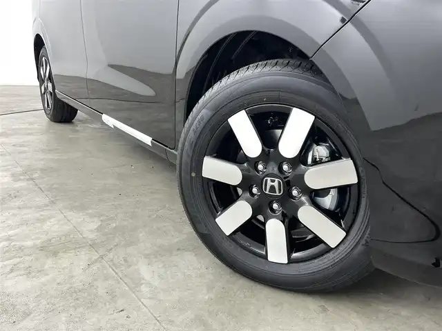 ホンダ フリード ハイブリット 福島県 2025(令7)年 0.1千km クリスタルブラックパール ホンダセンシング/・衝突軽減ブレーキ/・アダプティブクルーズコントロール/・先行車発進お知らせ/・歩行者事故低減ステアリング/・レーンキープアシスト/・標識認識機能/・トラフィックジャムアシスト/・BSM/・誤発進抑制/・後方誤発進抑制/・急アクセル抑制/・パーキングセンサー/純正9インチメモリーナビ/型式：LXM-242ZFNi/・フルセグTV/・Bluetooth/・FM/AM/・AppleCarPlay/・androidオート/・ステアリングスイッチ/・USB/両側パワースライドドア/LEDヘッドライト/・オートライト/・オートマチックハイビーム/前席シートヒーター/純正15インチホイール/サーキュレーター/プッシュスタート/・スマートキー/・スペアキー