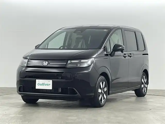 ホンダ フリード ハイブリット 福島県 2025(令7)年 0.1千km クリスタルブラックパール ホンダセンシング/・衝突軽減ブレーキ/・アダプティブクルーズコントロール/・先行車発進お知らせ/・歩行者事故低減ステアリング/・レーンキープアシスト/・標識認識機能/・トラフィックジャムアシスト/・BSM/・誤発進抑制/・後方誤発進抑制/・急アクセル抑制/・パーキングセンサー/純正9インチメモリーナビ/型式：LXM-242ZFNi/・フルセグTV/・Bluetooth/・FM/AM/・AppleCarPlay/・androidオート/・ステアリングスイッチ/・USB/両側パワースライドドア/LEDヘッドライト/・オートライト/・オートマチックハイビーム/前席シートヒーター/純正15インチホイール/サーキュレーター/プッシュスタート/・スマートキー/・スペアキー