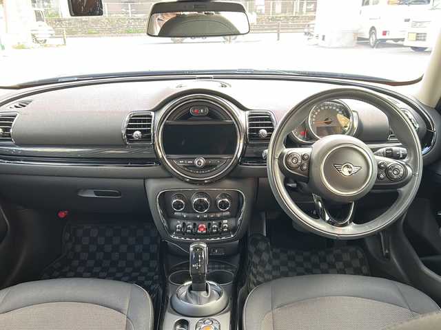 ＭＩＮＩ ＢＭＷ ミニ クラブマン クーパー 沖縄県 2020(令2)年 5.4万km グレーⅡ 純正ナビ　/（ＡＭ／ＦＭ／ＣＤ／ＤＶＤ／ＢＴ）　/バックモニター　/衝突軽減システム　/コーナーセンサー　/ＬＥＤヘッドライト　/ドライブレコーダー　/アイドリングストップ　/クルーズコントロール　/オートライト