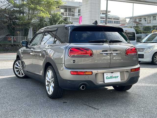 ＭＩＮＩ ＢＭＷ ミニ クラブマン クーパー 沖縄県 2020(令2)年 5.4万km グレーⅡ 純正ナビ　/（ＡＭ／ＦＭ／ＣＤ／ＤＶＤ／ＢＴ）　/バックモニター　/衝突軽減システム　/コーナーセンサー　/ＬＥＤヘッドライト　/ドライブレコーダー　/アイドリングストップ　/クルーズコントロール　/オートライト