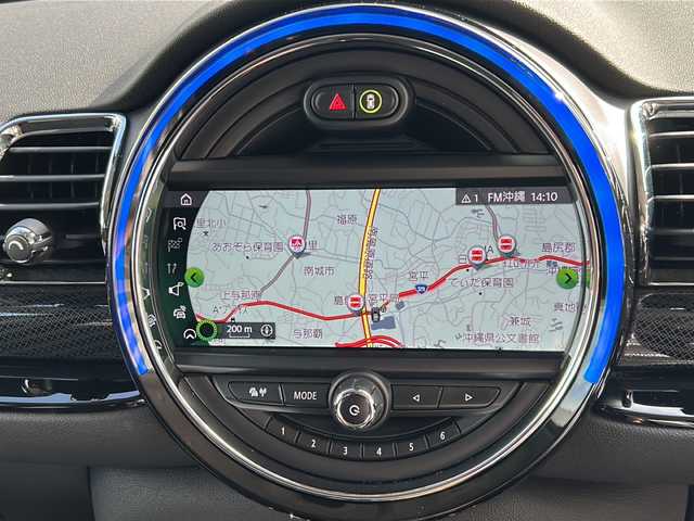 ＭＩＮＩ ＢＭＷ ミニ クラブマン クーパー 沖縄県 2020(令2)年 5.4万km グレーⅡ 純正ナビ　/（ＡＭ／ＦＭ／ＣＤ／ＤＶＤ／ＢＴ）　/バックモニター　/衝突軽減システム　/コーナーセンサー　/ＬＥＤヘッドライト　/ドライブレコーダー　/アイドリングストップ　/クルーズコントロール　/オートライト