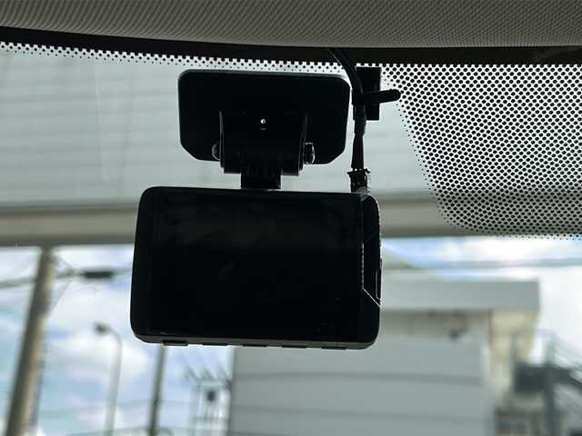 ＭＩＮＩ ＢＭＷ ミニ クラブマン クーパー 沖縄県 2020(令2)年 5.4万km グレーⅡ 純正ナビ　/（ＡＭ／ＦＭ／ＣＤ／ＤＶＤ／ＢＴ）　/バックモニター　/衝突軽減システム　/コーナーセンサー　/ＬＥＤヘッドライト　/ドライブレコーダー　/アイドリングストップ　/クルーズコントロール　/オートライト