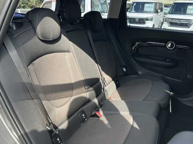 ＭＩＮＩ ＢＭＷ ミニ クラブマン クーパー 沖縄県 2020(令2)年 5.4万km グレーⅡ 純正ナビ　/（ＡＭ／ＦＭ／ＣＤ／ＤＶＤ／ＢＴ）　/バックモニター　/衝突軽減システム　/コーナーセンサー　/ＬＥＤヘッドライト　/ドライブレコーダー　/アイドリングストップ　/クルーズコントロール　/オートライト