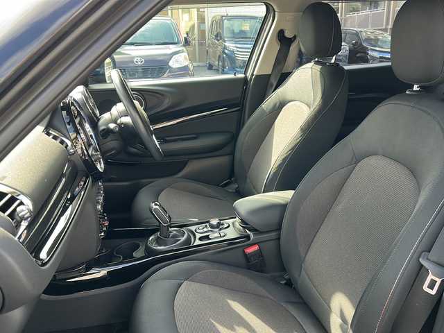 ＭＩＮＩ ＢＭＷ ミニ クラブマン クーパー 沖縄県 2020(令2)年 5.4万km グレーⅡ 純正ナビ　/（ＡＭ／ＦＭ／ＣＤ／ＤＶＤ／ＢＴ）　/バックモニター　/衝突軽減システム　/コーナーセンサー　/ＬＥＤヘッドライト　/ドライブレコーダー　/アイドリングストップ　/クルーズコントロール　/オートライト