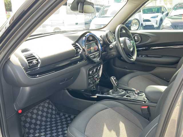 ＭＩＮＩ ＢＭＷ ミニ クラブマン クーパー 沖縄県 2020(令2)年 5.4万km グレーⅡ 純正ナビ　/（ＡＭ／ＦＭ／ＣＤ／ＤＶＤ／ＢＴ）　/バックモニター　/衝突軽減システム　/コーナーセンサー　/ＬＥＤヘッドライト　/ドライブレコーダー　/アイドリングストップ　/クルーズコントロール　/オートライト