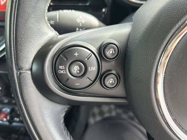 ＭＩＮＩ ＢＭＷ ミニ クラブマン クーパー 沖縄県 2020(令2)年 5.4万km グレーⅡ 純正ナビ　/（ＡＭ／ＦＭ／ＣＤ／ＤＶＤ／ＢＴ）　/バックモニター　/衝突軽減システム　/コーナーセンサー　/ＬＥＤヘッドライト　/ドライブレコーダー　/アイドリングストップ　/クルーズコントロール　/オートライト