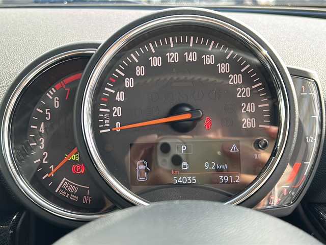 ＭＩＮＩ ＢＭＷ ミニ クラブマン クーパー 沖縄県 2020(令2)年 5.4万km グレーⅡ 純正ナビ　/（ＡＭ／ＦＭ／ＣＤ／ＤＶＤ／ＢＴ）　/バックモニター　/衝突軽減システム　/コーナーセンサー　/ＬＥＤヘッドライト　/ドライブレコーダー　/アイドリングストップ　/クルーズコントロール　/オートライト