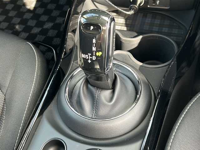 ＭＩＮＩ ＢＭＷ ミニ クラブマン クーパー 沖縄県 2020(令2)年 5.4万km グレーⅡ 純正ナビ　/（ＡＭ／ＦＭ／ＣＤ／ＤＶＤ／ＢＴ）　/バックモニター　/衝突軽減システム　/コーナーセンサー　/ＬＥＤヘッドライト　/ドライブレコーダー　/アイドリングストップ　/クルーズコントロール　/オートライト