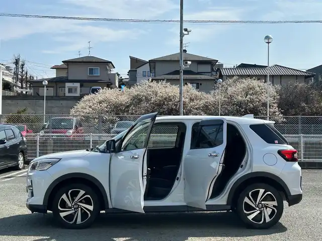 トヨタ ライズ Z 熊本県 2020(令2)年 3.8万km シャイニングホワイトパール ワンオーナー/衝突軽減ブレーキ/プッシュスタート/純正ナビ/（CD・DVD・フルセグTV・BTオーディオ・SD）/全方位カメラ/ビルトインETC/前後ドライブレコーダー/純正17インチAW/レーダークルーズ/前席シートヒーター/LEDヘッドライト/オートライト/フォグライト/横滑り防止装置/ウィンカーミラー/純正フロアマット/純正ドアバイザー/新車保証書/取扱説明書/スマートスペアキー×1本