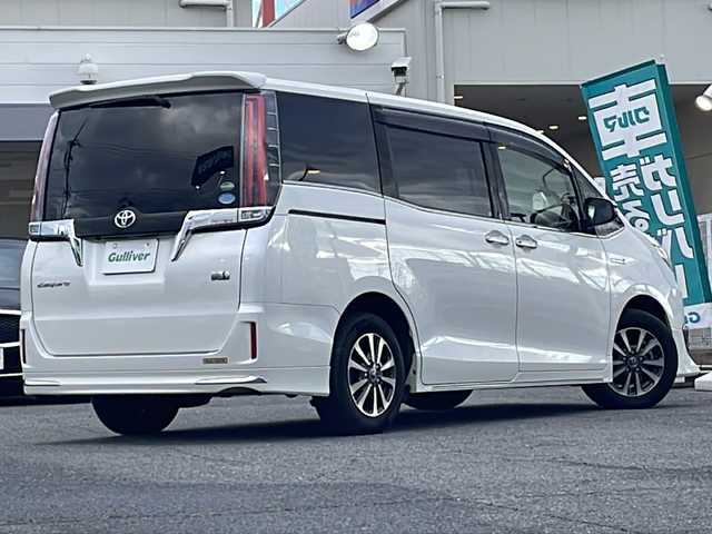トヨタ エスクァイア ハイブリッド Gi プレミアムパッケージ 愛知県 2017(平29)年 7万km ホワイトパールクリスタルシャイン /禁煙/ワンオーナー//ディーラー整備記録簿/H30.R1.2.3.4.5.6//純正10インチナビ/フルセグ/CD/DVD/SD/MSV//HDMI/USB/バックカメラ/ビルトインETC//ドライブレコーダー/純正12インチフリップダウンモニタ//両側パワースライドドア//茶ハーフレザーシート/シートヒーター//コンビステア/ステアリングスイッチ/ステアヒーター//純正LEDオートライト/オートハイビーム//純正LEDフォグ//リアロールサンシェード//オートリトタウインカーミラー//フロント・リアエアロ//GPSレーダー探知機//アルパインツィーター//ドライブサポートイルミネーション//PCS/LDA/クルーズコントロール//自動防眩ルームミラー//照明付きバニティミラー//純正15インチAW//新車時保証書//取扱説明書//スペアスマートキー