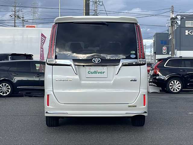 トヨタ エスクァイア ハイブリッド Gi プレミアムパッケージ 愛知県 2017(平29)年 7万km ホワイトパールクリスタルシャイン /禁煙/ワンオーナー//ディーラー整備記録簿/H30.R1.2.3.4.5.6//純正10インチナビ/フルセグ/CD/DVD/SD/MSV//HDMI/USB/バックカメラ/ビルトインETC//ドライブレコーダー/純正12インチフリップダウンモニタ//両側パワースライドドア//茶ハーフレザーシート/シートヒーター//コンビステア/ステアリングスイッチ/ステアヒーター//純正LEDオートライト/オートハイビーム//純正LEDフォグ//リアロールサンシェード//オートリトタウインカーミラー//フロント・リアエアロ//GPSレーダー探知機//アルパインツィーター//ドライブサポートイルミネーション//PCS/LDA/クルーズコントロール//自動防眩ルームミラー//照明付きバニティミラー//純正15インチAW//新車時保証書//取扱説明書//スペアスマートキー