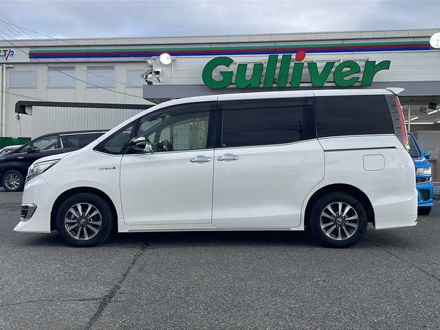 トヨタ エスクァイア ハイブリッド Gi プレミアムパッケージ 愛知県 2017(平29)年 7万km ホワイトパールクリスタルシャイン /禁煙/ワンオーナー//ディーラー整備記録簿/H30.R1.2.3.4.5.6//純正10インチナビ/フルセグ/CD/DVD/SD/MSV//HDMI/USB/バックカメラ/ビルトインETC//ドライブレコーダー/純正12インチフリップダウンモニタ//両側パワースライドドア//茶ハーフレザーシート/シートヒーター//コンビステア/ステアリングスイッチ/ステアヒーター//純正LEDオートライト/オートハイビーム//純正LEDフォグ//リアロールサンシェード//オートリトタウインカーミラー//フロント・リアエアロ//GPSレーダー探知機//アルパインツィーター//ドライブサポートイルミネーション//PCS/LDA/クルーズコントロール//自動防眩ルームミラー//照明付きバニティミラー//純正15インチAW//新車時保証書//取扱説明書//スペアスマートキー