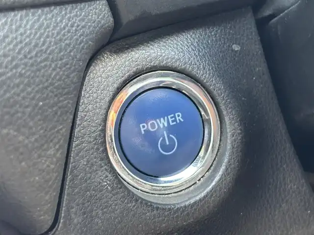 トヨタ ＲＡＶ４ ハイブリットX 福岡県 2020(令2)年 6.5万km グレーメタリック レーンキープアシスト/横滑り防止装置/衝突被害軽減システム/エアバッグWサイド/カーテンエアバッグ/ABS/クルーズコントロール/前後ドラレコ/盗難防止装置/前後車外カメラ/前後コーナーセンサー/BT/純正ETC/社外ナビ/フルセグTV /プッシュスタート/PW/スマートキー/AAC/サンルーフ/純正フロアマット/純正アルミホイール/オートライト/オートマチックハイビーム/LEDライト
