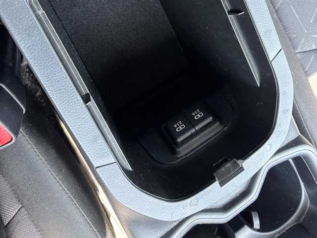 トヨタ ＲＡＶ４ ハイブリットX 福岡県 2020(令2)年 6.5万km グレーメタリック レーンキープアシスト/横滑り防止装置/衝突被害軽減システム/エアバッグWサイド/カーテンエアバッグ/ABS/クルーズコントロール/前後ドラレコ/盗難防止装置/前後車外カメラ/前後コーナーセンサー/BT/純正ETC/社外ナビ/フルセグTV /プッシュスタート/PW/スマートキー/AAC/サンルーフ/純正フロアマット/純正アルミホイール/オートライト/オートマチックハイビーム/LEDライト