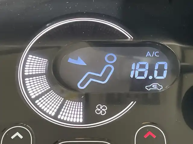 日産 デイズ ルークス ハイウェイスターX Gパッケージ 福岡県 2016(平28)年 4.4万km スパークリングレッド/ブラック ・純正ナビ　/（ＡＭ　ＦＭ　ＣＤ　ＤＶＤ　ＵＳＢ　ＳＤ　ＢＴ　ＩＰＯＤ）　/・全方位カメラ　/・バックカメラ　/・ＥＴＣ　/・衝突軽減　/・横滑り防止　/・両側パワスラ　/・純正フロアマット　/・純正１５インチアルミ　/・後席サーキュレーター/・キセノンヘッドライト/・ステアリングスイッチ/・オートライト/・電格ミラー/・バイザー