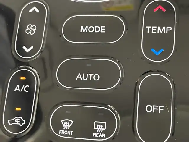 日産 デイズ ルークス ハイウェイスターX Gパッケージ 福岡県 2016(平28)年 4.4万km スパークリングレッド/ブラック ・純正ナビ　/（ＡＭ　ＦＭ　ＣＤ　ＤＶＤ　ＵＳＢ　ＳＤ　ＢＴ　ＩＰＯＤ）　/・全方位カメラ　/・バックカメラ　/・ＥＴＣ　/・衝突軽減　/・横滑り防止　/・両側パワスラ　/・純正フロアマット　/・純正１５インチアルミ　/・後席サーキュレーター/・キセノンヘッドライト/・ステアリングスイッチ/・オートライト/・電格ミラー/・バイザー