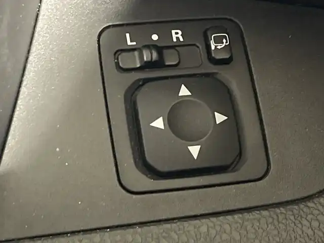 日産 デイズ ルークス ハイウェイスターX Gパッケージ 福岡県 2016(平28)年 4.4万km スパークリングレッド/ブラック ・純正ナビ　/（ＡＭ　ＦＭ　ＣＤ　ＤＶＤ　ＵＳＢ　ＳＤ　ＢＴ　ＩＰＯＤ）　/・全方位カメラ　/・バックカメラ　/・ＥＴＣ　/・衝突軽減　/・横滑り防止　/・両側パワスラ　/・純正フロアマット　/・純正１５インチアルミ　/・後席サーキュレーター/・キセノンヘッドライト/・ステアリングスイッチ/・オートライト/・電格ミラー/・バイザー