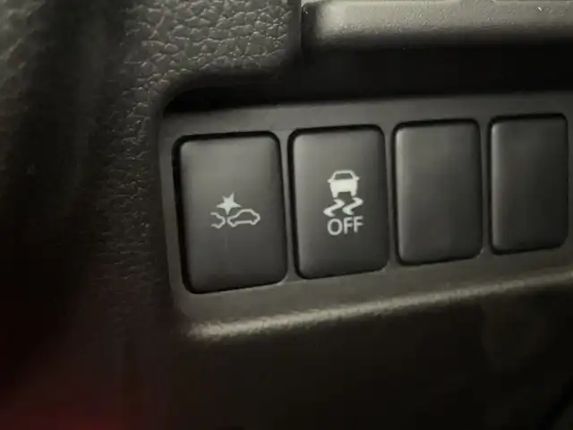 日産 デイズ ルークス ハイウェイスターX Gパッケージ 福岡県 2016(平28)年 4.4万km スパークリングレッド/ブラック ・純正ナビ　/（ＡＭ　ＦＭ　ＣＤ　ＤＶＤ　ＵＳＢ　ＳＤ　ＢＴ　ＩＰＯＤ）　/・全方位カメラ　/・バックカメラ　/・ＥＴＣ　/・衝突軽減　/・横滑り防止　/・両側パワスラ　/・純正フロアマット　/・純正１５インチアルミ　/・後席サーキュレーター/・キセノンヘッドライト/・ステアリングスイッチ/・オートライト/・電格ミラー/・バイザー