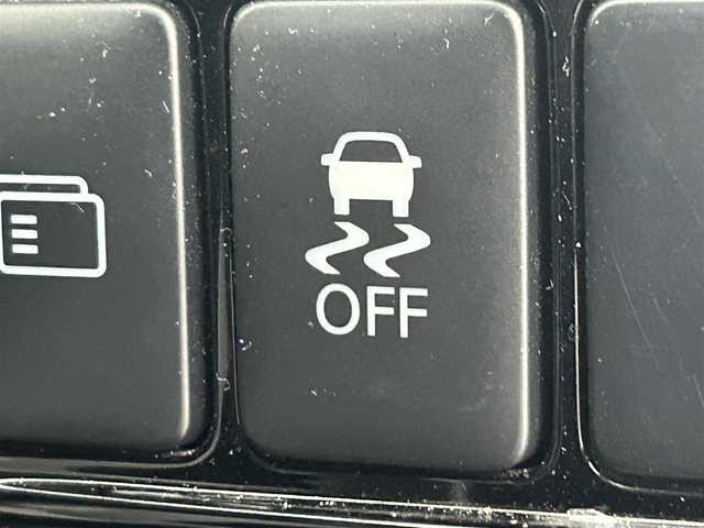 三菱 アウトランダー 24G ナビパッケージ 愛知県 2015(平27)年 10.5万km シルキーホワイト (株)IDOMが運営する【じしゃロン名古屋鳴海店】の自社ローン専用車両になりますこちらは現金またはオートローンご利用時の価格です。自社ローンご希望の方は別途その旨お申付け下さい/純正ナビ/（CD/DVD/TV/BT)/バックカメラ/ステアリングリモコン/パワーバックドア/パドルシフト/4WD/ETC/アイドリングストップ/オートライト/追従型クルーズコントロール/純正フロアマット/純正ドアバイザー