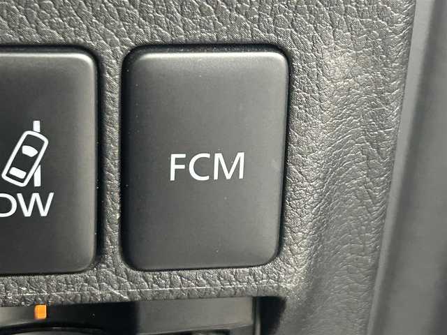 三菱 アウトランダー 24G ナビパッケージ 愛知県 2015(平27)年 10.5万km シルキーホワイト (株)IDOMが運営する【じしゃロン名古屋鳴海店】の自社ローン専用車両になりますこちらは現金またはオートローンご利用時の価格です。自社ローンご希望の方は別途その旨お申付け下さい/純正ナビ/（CD/DVD/TV/BT)/バックカメラ/ステアリングリモコン/パワーバックドア/パドルシフト/4WD/ETC/アイドリングストップ/オートライト/追従型クルーズコントロール/純正フロアマット/純正ドアバイザー