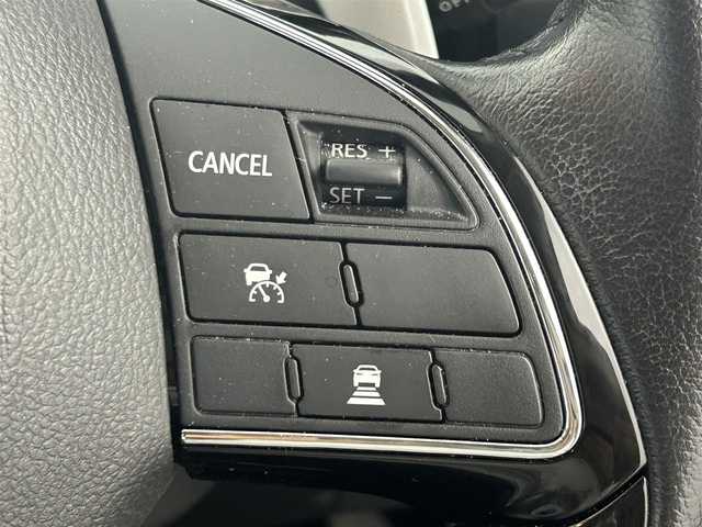 三菱 アウトランダー 24G ナビパッケージ 愛知県 2015(平27)年 10.5万km シルキーホワイト (株)IDOMが運営する【じしゃロン名古屋鳴海店】の自社ローン専用車両になりますこちらは現金またはオートローンご利用時の価格です。自社ローンご希望の方は別途その旨お申付け下さい/純正ナビ/（CD/DVD/TV/BT)/バックカメラ/ステアリングリモコン/パワーバックドア/パドルシフト/4WD/ETC/アイドリングストップ/オートライト/追従型クルーズコントロール/純正フロアマット/純正ドアバイザー