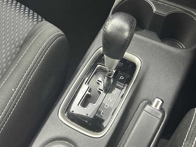 三菱 アウトランダー 24G ナビパッケージ 愛知県 2015(平27)年 10.5万km シルキーホワイト (株)IDOMが運営する【じしゃロン名古屋鳴海店】の自社ローン専用車両になりますこちらは現金またはオートローンご利用時の価格です。自社ローンご希望の方は別途その旨お申付け下さい/純正ナビ/（CD/DVD/TV/BT)/バックカメラ/ステアリングリモコン/パワーバックドア/パドルシフト/4WD/ETC/アイドリングストップ/オートライト/追従型クルーズコントロール/純正フロアマット/純正ドアバイザー