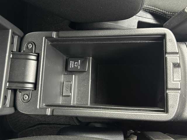 三菱 アウトランダー 24G ナビパッケージ 愛知県 2015(平27)年 10.5万km シルキーホワイト (株)IDOMが運営する【じしゃロン名古屋鳴海店】の自社ローン専用車両になりますこちらは現金またはオートローンご利用時の価格です。自社ローンご希望の方は別途その旨お申付け下さい/純正ナビ/（CD/DVD/TV/BT)/バックカメラ/ステアリングリモコン/パワーバックドア/パドルシフト/4WD/ETC/アイドリングストップ/オートライト/追従型クルーズコントロール/純正フロアマット/純正ドアバイザー