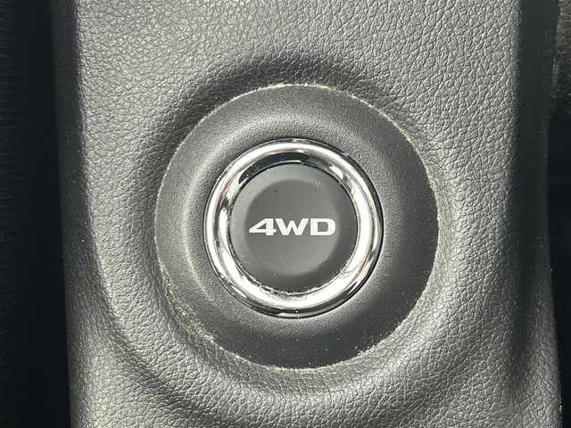 三菱 アウトランダー 24G ナビパッケージ 愛知県 2015(平27)年 10.5万km シルキーホワイト (株)IDOMが運営する【じしゃロン名古屋鳴海店】の自社ローン専用車両になりますこちらは現金またはオートローンご利用時の価格です。自社ローンご希望の方は別途その旨お申付け下さい/純正ナビ/（CD/DVD/TV/BT)/バックカメラ/ステアリングリモコン/パワーバックドア/パドルシフト/4WD/ETC/アイドリングストップ/オートライト/追従型クルーズコントロール/純正フロアマット/純正ドアバイザー