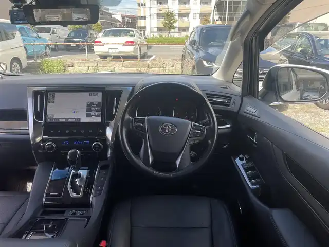 トヨタ ヴェルファイア Z Gエディション 東京都 2019(令1)年 4.4万km ホワイトパールクリスタルシャイン 純正SDナビ/ (フルセグTV/Bluetooth/DVD/SD)/バックカメラ/ビルトインETC2.0/前後ドライブレコーダー/両側パワースライドドア/デジタルインナーミラー/レザーシート/前席パワーシート【運転席メモリ機能あり】/前席シートヒーター/エアシート/オットマンシート/3列シート/パワーバックドア/ステアリングヒーター/TOYOTA Safety Sense/・レーダークルーズ コントロール/・プリクラッシュセーフティ/・レーントレーシングアシスト/・レーンディパーチャーアラート/・ロードサインアシスト/・先行車発進告知機能/・オートマチックハイビーム/ブラインドスポットモニター/横滑り防止装置/スマートキー/純正18インチアルミホイール/純正LEDヘッドライト/カーテンエアバック/スペアキー1本/保証書/取扱説明書