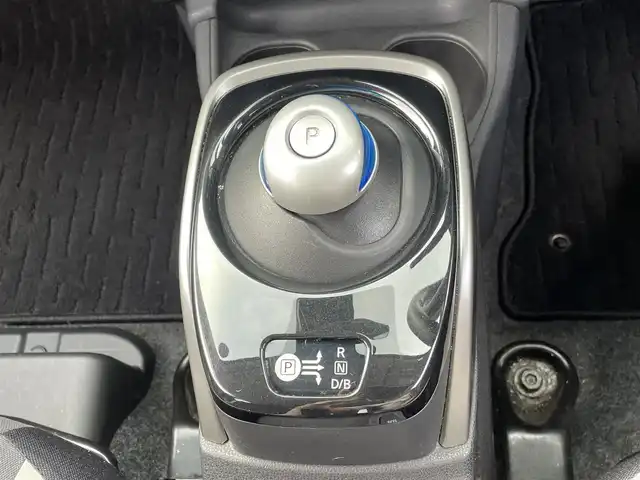 日産 ノート e－パワー X 山梨県 2018(平30)年 5.7万km インペリアルアンバーP 純正ナビ/純正CD/DVD/Bluetooth接続/フルセグTV/アラウンドビューモニター/ETC/サイドバイザー/ステアリングスイッチ/取扱説明書/保証書