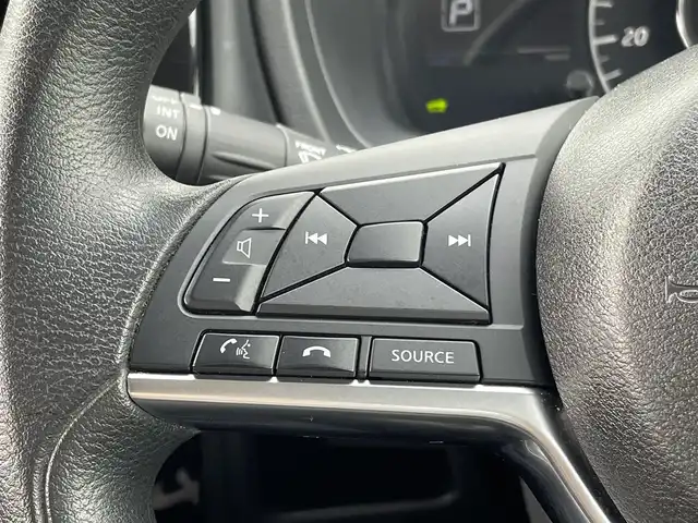 日産 ノート e－パワー X 山梨県 2018(平30)年 5.7万km インペリアルアンバーP 純正ナビ/純正CD/DVD/Bluetooth接続/フルセグTV/アラウンドビューモニター/ETC/サイドバイザー/ステアリングスイッチ/取扱説明書/保証書