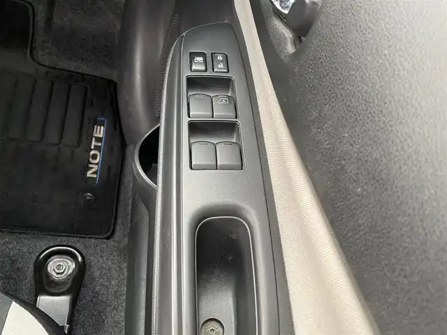 日産 ノート e－パワー X 山梨県 2018(平30)年 5.7万km インペリアルアンバーP 純正ナビ/純正CD/DVD/Bluetooth接続/フルセグTV/アラウンドビューモニター/ETC/サイドバイザー/ステアリングスイッチ/取扱説明書/保証書