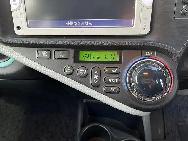 トヨタ アクア S 福島県 2012(平24)年 14万km ブラックマイカ ・純正メモリーナビ/・CD/SD/BT/ワンセグTV/・バックカメラ/・オートライト/・プッシュスタート/・フロアマット/・ETC