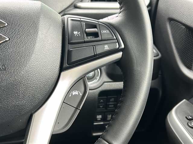 スズキ ソリオ HV MZ 大阪府 2023(令5)年 1万km ピュアホワイトP ワンオーナー/純正メモリナビ/・FM/AM/Bluetooth/・フルセグテレビ/ETC/前後ドライブレコーダー/全周囲カメラ/バックカメラ/衝突軽減ブレーキ/レーンキープアシスト/クルーズコントロール/革巻きステアリング/ステアリングリモコン/ヘッドアップディスプレイ/シートヒーター（D席+N席）/両側パワースライドドア/コーナーセンサー/LEDヘッドライト/オートライト/オートエアコン/スマートキー×2/プッシュスタートボタン/12V電源/USBジャック/純正15インチアルミホイール/純正フロアマット/取扱説明書/保証書