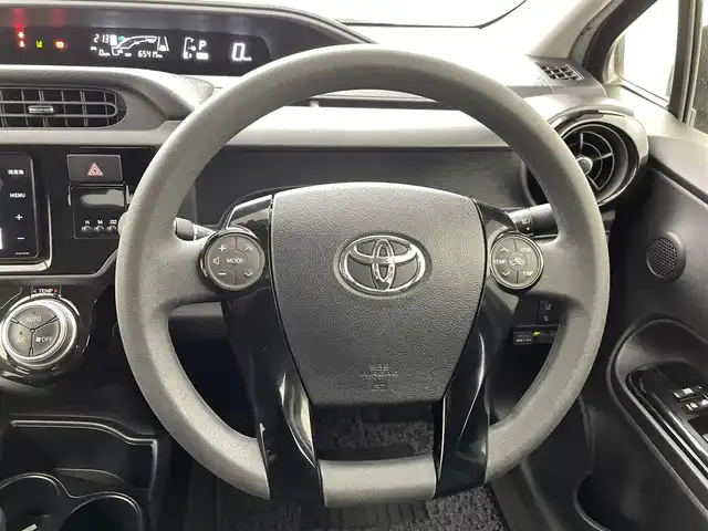 トヨタ アクア S スタイルブラック 熊本県 2017(平29)年 6.6万km ブラックマイカ 社外ナビ（ＣＤ・ＤＶＤ・フルセグ・ＢＴ・ＳＤ）/バックカメラ　/社外ＥＴＣ　/衝突軽減ブレーキ　/横滑り防止　/電動格納ミラー　/純正フロアマット　/オートライト　/オートマチックハイビーム　/ＬＥＤヘッドライト/スマートキー/プッシュスタート