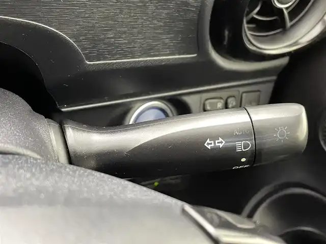 トヨタ アクア S スタイルブラック 熊本県 2017(平29)年 6.6万km ブラックマイカ 社外ナビ（ＣＤ・ＤＶＤ・フルセグ・ＢＴ・ＳＤ）/バックカメラ　/社外ＥＴＣ　/衝突軽減ブレーキ　/横滑り防止　/電動格納ミラー　/純正フロアマット　/オートライト　/オートマチックハイビーム　/ＬＥＤヘッドライト/スマートキー/プッシュスタート