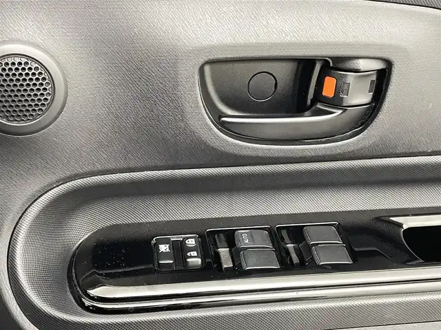 トヨタ アクア S スタイルブラック 熊本県 2017(平29)年 6.6万km ブラックマイカ 社外ナビ（ＣＤ・ＤＶＤ・フルセグ・ＢＴ・ＳＤ）/バックカメラ　/社外ＥＴＣ　/衝突軽減ブレーキ　/横滑り防止　/電動格納ミラー　/純正フロアマット　/オートライト　/オートマチックハイビーム　/ＬＥＤヘッドライト/スマートキー/プッシュスタート