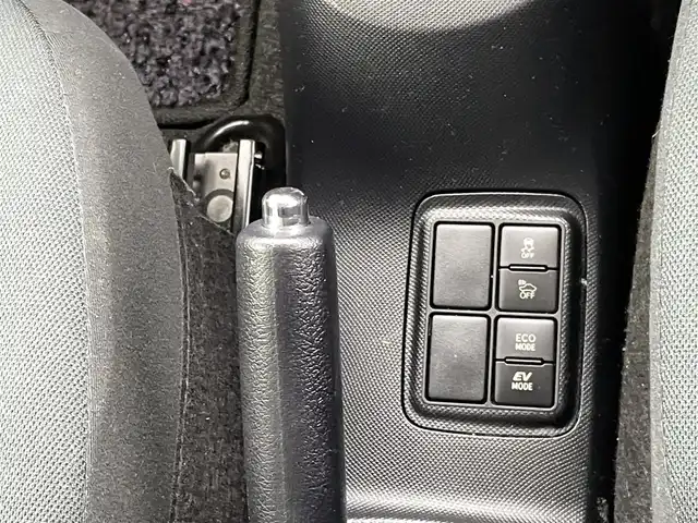 トヨタ アクア S スタイルブラック 熊本県 2017(平29)年 6.6万km ブラックマイカ 社外ナビ（ＣＤ・ＤＶＤ・フルセグ・ＢＴ・ＳＤ）/バックカメラ　/社外ＥＴＣ　/衝突軽減ブレーキ　/横滑り防止　/電動格納ミラー　/純正フロアマット　/オートライト　/オートマチックハイビーム　/ＬＥＤヘッドライト/スマートキー/プッシュスタート