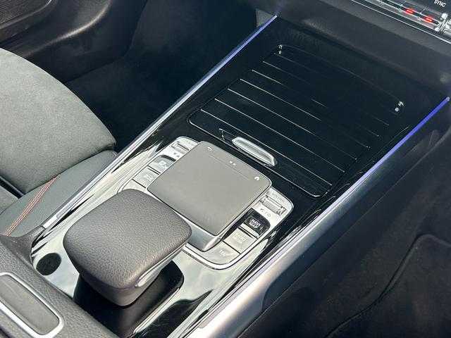 メルセデス・ベンツ ＧＬＢ２００ｄ AMGライン 埼玉県 2020(令2)年 2.9万km デニムブルー レーダーセーフティＰＫＧ/黒半革シート　/純正ナビ　/３６０度カメラ　/フルセグＴＶ　/アンビエントライト　/シートヒーター　/パワーシート　/パワーバックドア　/ドライブレコーダー　/ＥＴＣ