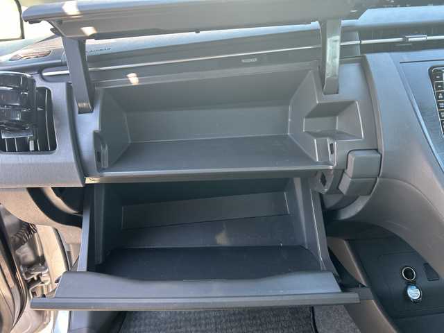 トヨタ プリウス L 富山県 2009(平21)年 15万km シルバーM スマートキー/純正HDDナビ（NHZN-W59G）/フルセグTV/CD/DVD再生/Bluetooth/純正フロアマット/純正ドアバイザー/電格ウィンカーミラー/オートライト/ヘッドライトレベライザー/HIDヘッドライト/ステアリングスイッチ/プッシュスタート/ナビ取説/保証書