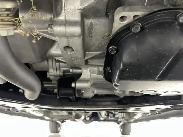 スズキ スペーシア ギア HYBRID XZターボ 福島県 2021(令3)年 6万km クールカーキパールメタリック/ガンメタリック2トーン ワンオーナー/ルーフレール/スズキセーフティサポート/・デュアルカメラブレーキサポート/・誤発進抑制機能（前方・後方）/・後退時ブレーキサポート/・車線逸脱警報機能/・車線逸脱抑制機能/・ふらつき警報機能/・標識認識機能/・フロントガラス投影式ヘッドアップディスプレイ/・先行車発進お知らせ機能/・ハイビームアシスト/・アダプティブクルーズコントロール（全車速追従機能付き）/純正ナビ/・型番：CN-R2765W/・フルセグ/CD/DVD/SD/BT/FM/AM/・ETC/・全方位カメラ/両側パワースライドドア/革巻きステアリング/・ステアリングスイッチ/・パドルシフト/前席シートヒーター/LEDヘッドライト/・フォグランプ/・オートライト/プッシュスタート/・スマートキー/・アイドリングストップ/純正マット/ドアバイザー