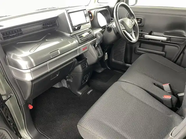 スズキ スペーシア ギア HYBRID XZターボ 福島県 2021(令3)年 6万km クールカーキパールメタリック/ガンメタリック2トーン ワンオーナー/ルーフレール/スズキセーフティサポート/・デュアルカメラブレーキサポート/・誤発進抑制機能（前方・後方）/・後退時ブレーキサポート/・車線逸脱警報機能/・車線逸脱抑制機能/・ふらつき警報機能/・標識認識機能/・フロントガラス投影式ヘッドアップディスプレイ/・先行車発進お知らせ機能/・ハイビームアシスト/・アダプティブクルーズコントロール（全車速追従機能付き）/純正ナビ/・型番：CN-R2765W/・フルセグ/CD/DVD/SD/BT/FM/AM/・ETC/・全方位カメラ/両側パワースライドドア/革巻きステアリング/・ステアリングスイッチ/・パドルシフト/前席シートヒーター/LEDヘッドライト/・フォグランプ/・オートライト/プッシュスタート/・スマートキー/・アイドリングストップ/純正マット/ドアバイザー