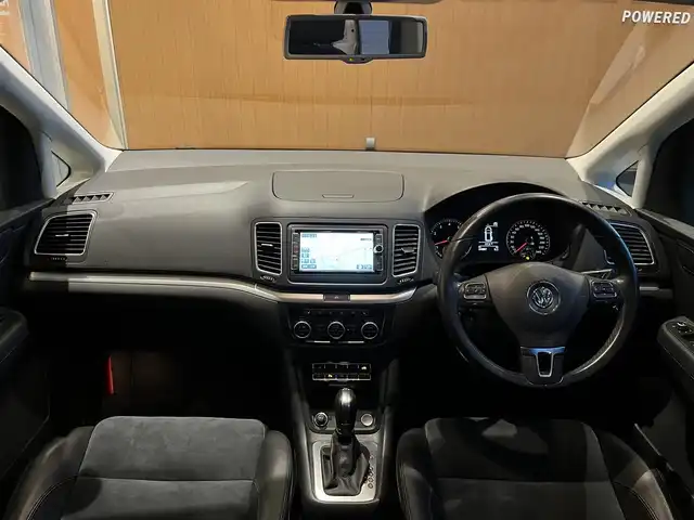 フォルクスワーゲン シャラン TSIハイライン Bモーションテクノ 宮城県 2015(平27)年 3.5万km シルバー ワンオーナー/純正ナビゲーションシステム/フルセグTV/バックカメラ/パーキングアシスト/ハーフレザーシート/シートヒーター/両側パワースライドドア/パワーバックドア/スマートキーシステム/キセノンヘッドライト/オートライト/純正17インチAW/ETC車載器