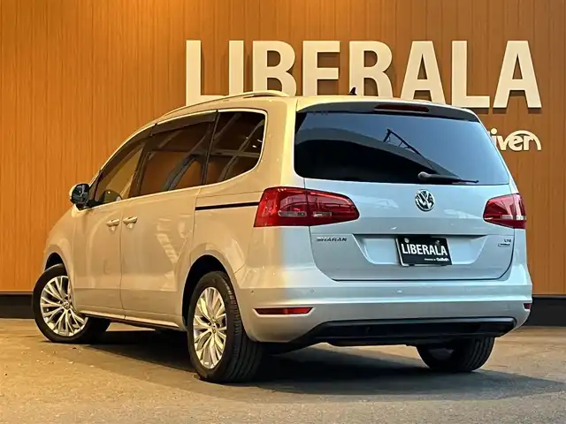 フォルクスワーゲン シャラン TSIハイライン Bモーションテクノ 宮城県 2015(平27)年 3.5万km シルバー ワンオーナー/純正ナビゲーションシステム/フルセグTV/バックカメラ/パーキングアシスト/ハーフレザーシート/シートヒーター/両側パワースライドドア/パワーバックドア/スマートキーシステム/キセノンヘッドライト/オートライト/純正17インチAW/ETC車載器